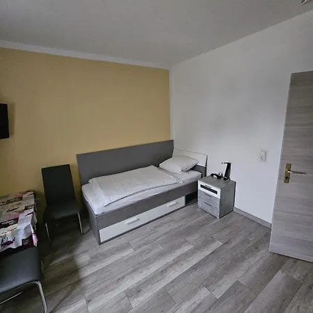 דירה & Richter *